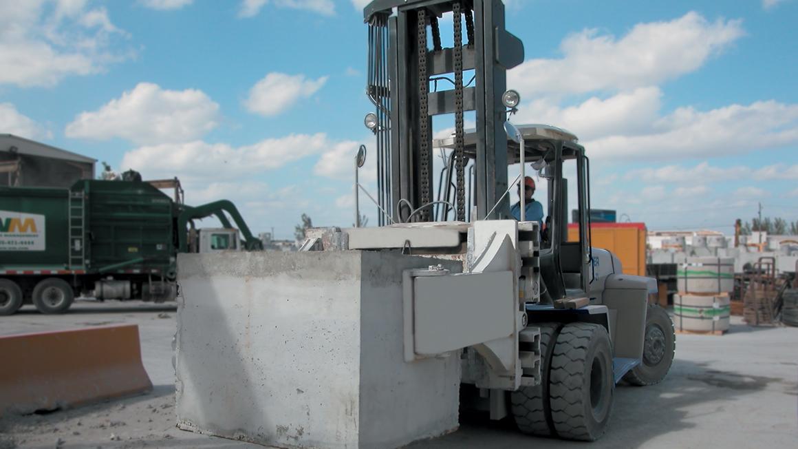Cascade - Block Handler forklift / lift truck attachment for materials handling